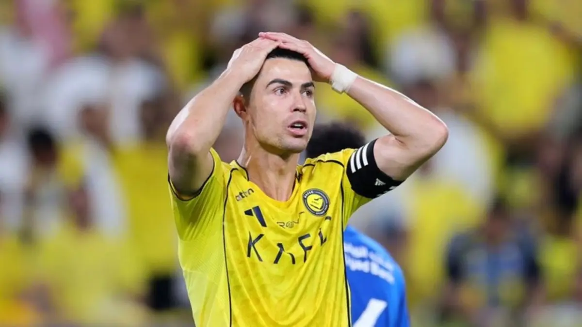 Cristiano Ronaldo saat Al Nassr menjuarai Saudi Pro League 2025/2026. Di balik sukses tersebut, klub dikabarkan menghadapi krisis finansial dengan utang mencapai sekitar Rp3,9 triliun.