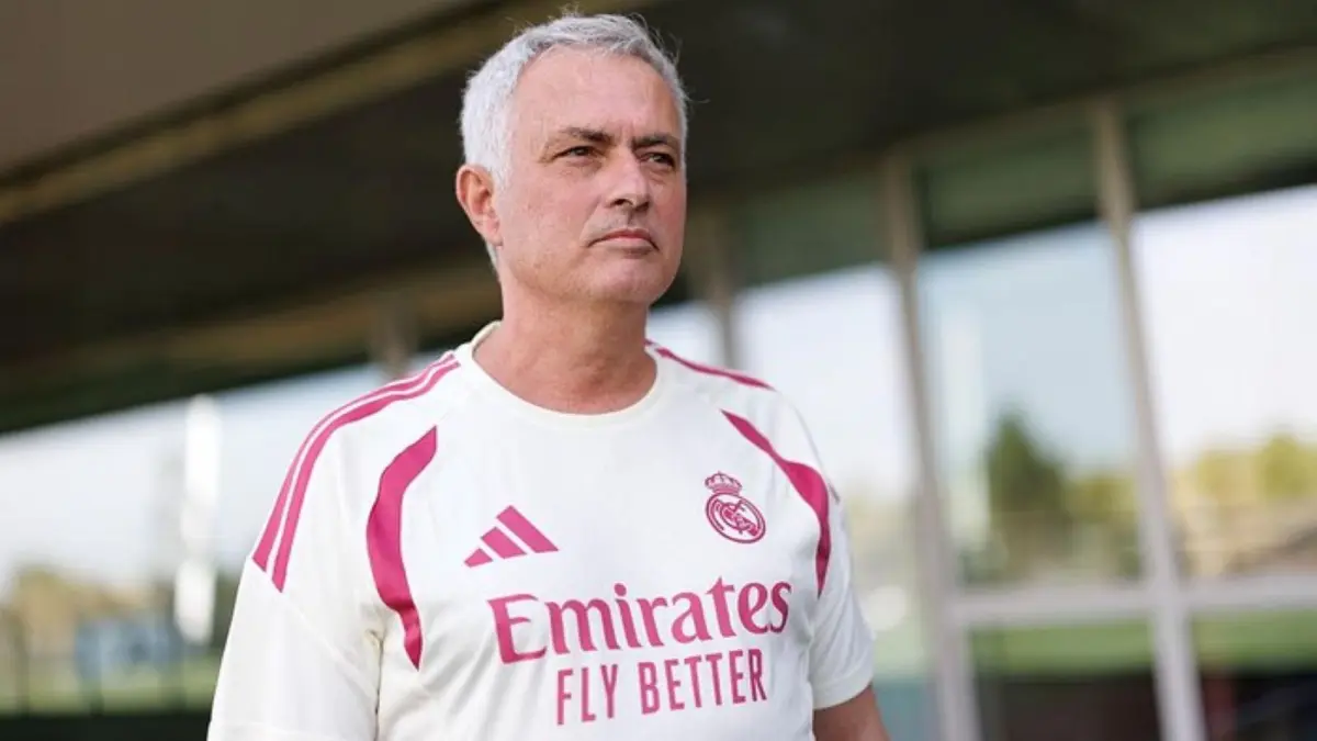 Jose Mourinho mendapat dukungan penuh dari mantan bek Real Madrid, Nacho Fernandez. 