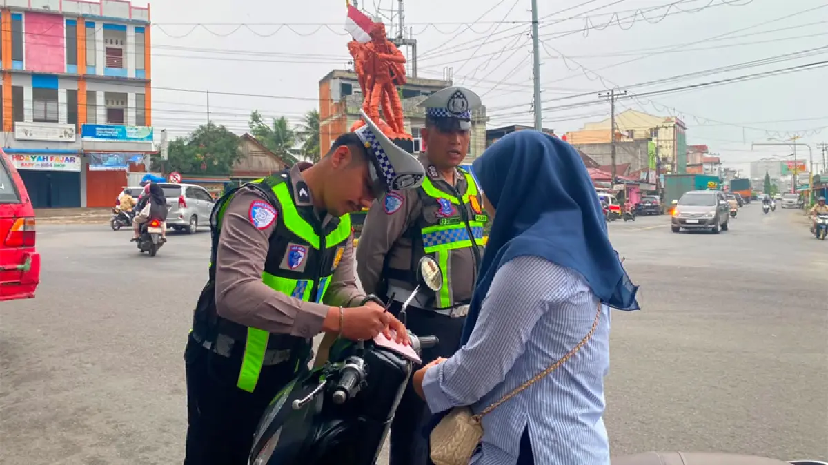 Satlantas Polres &nbsp;Padangsidimpuan laksanakan giat strong point pada pagi dirangkai dengan razia dan penindakan terhadap pelanggaran lalu lintas.