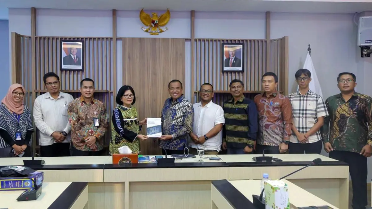 Bupati Karo Antonius Ginting bertemu jajaran Kementerian UMKM RI di Jakarta membahas sinkronisasi program dan rencana pembangunan PLUT UMKM di Kabupaten Karo.