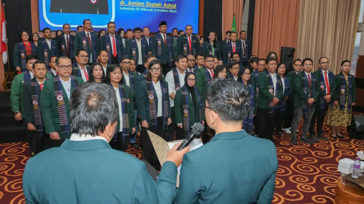 Pengurus IDI Cabang Pematangsiantar-Simalungun periode 2026-2029 resmi dilantik di Ballroom Sapadia Hotel, dipimpin Ketua dr. Reinhard John Devison Hutahaean.