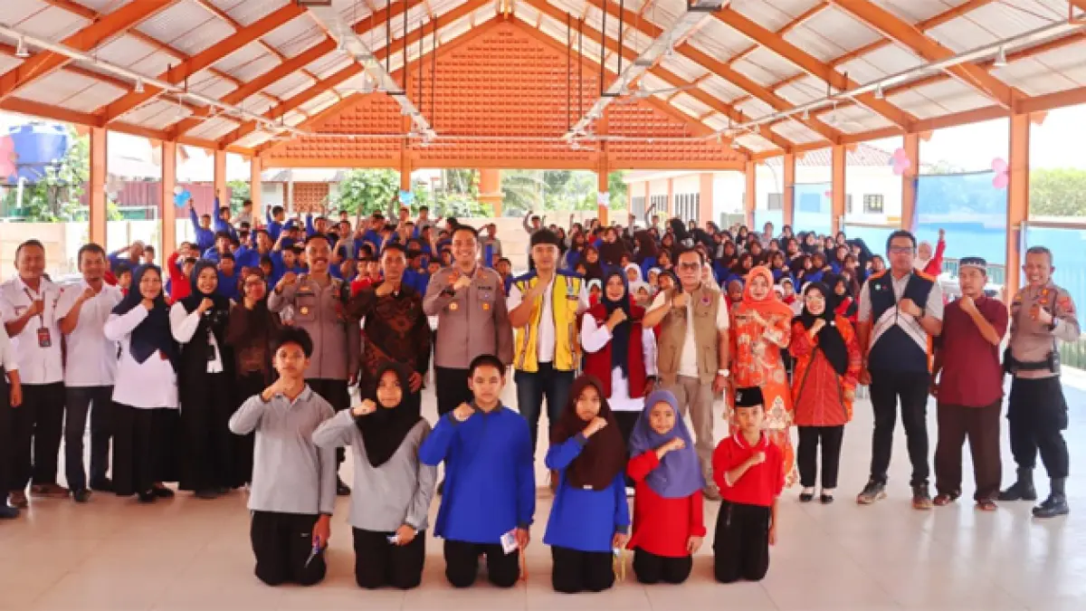 Kapolres Padangsidimpuan AKBP Noval N.G. Desky, menghadiri kegiatan penutupan MPLS Tahun Ajaran 2026/2027 di Sekolah Rakyat Terintegrasi 3 Padangsidimpuan.


