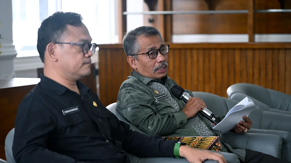 Asisten Pemerintahan dan Kesejahteraan Rakyat Setdaprov Sumut Basarin Yunus Tanjung memaparkan rangkaian peringatan HUT ke-81 Kemerdekaan RI di Kantor Gubernur Sumut, Medan.