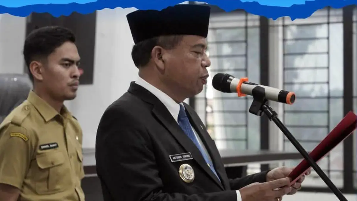 Bupati Karo Brigjen Pol (Purn) Dr. dr. Antonius Ginting melantik dan mengambil sumpah jabatan 20 kepala sekolah SD dan SMP di lingkungan Dinas Pendidikan Kabupaten Karo di Kabanjahe.