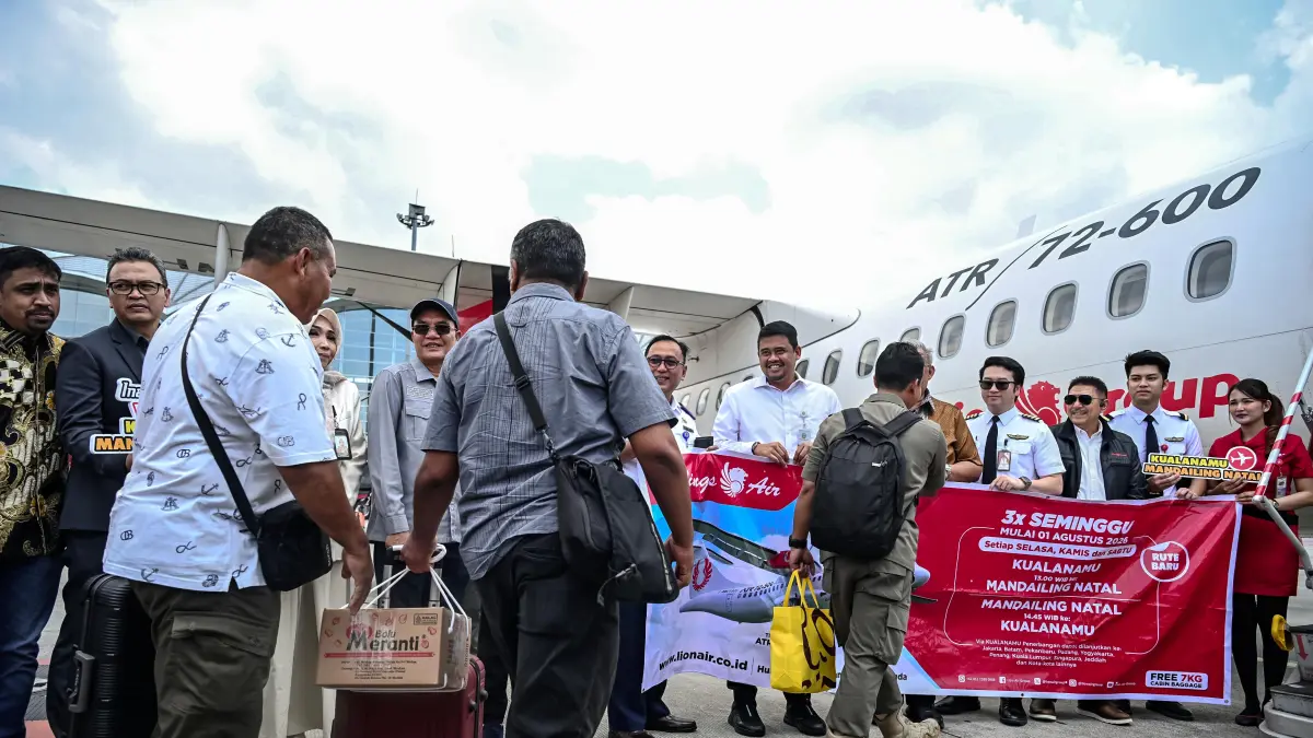 Gubernur Sumut Bobby Nasution meresmikan penerbangan perdana Wings Air rute Kualanamu–Mandailing Natal di Bandara Internasional Kualanamu, Deliserdang, Sabtu (1/8/2026).