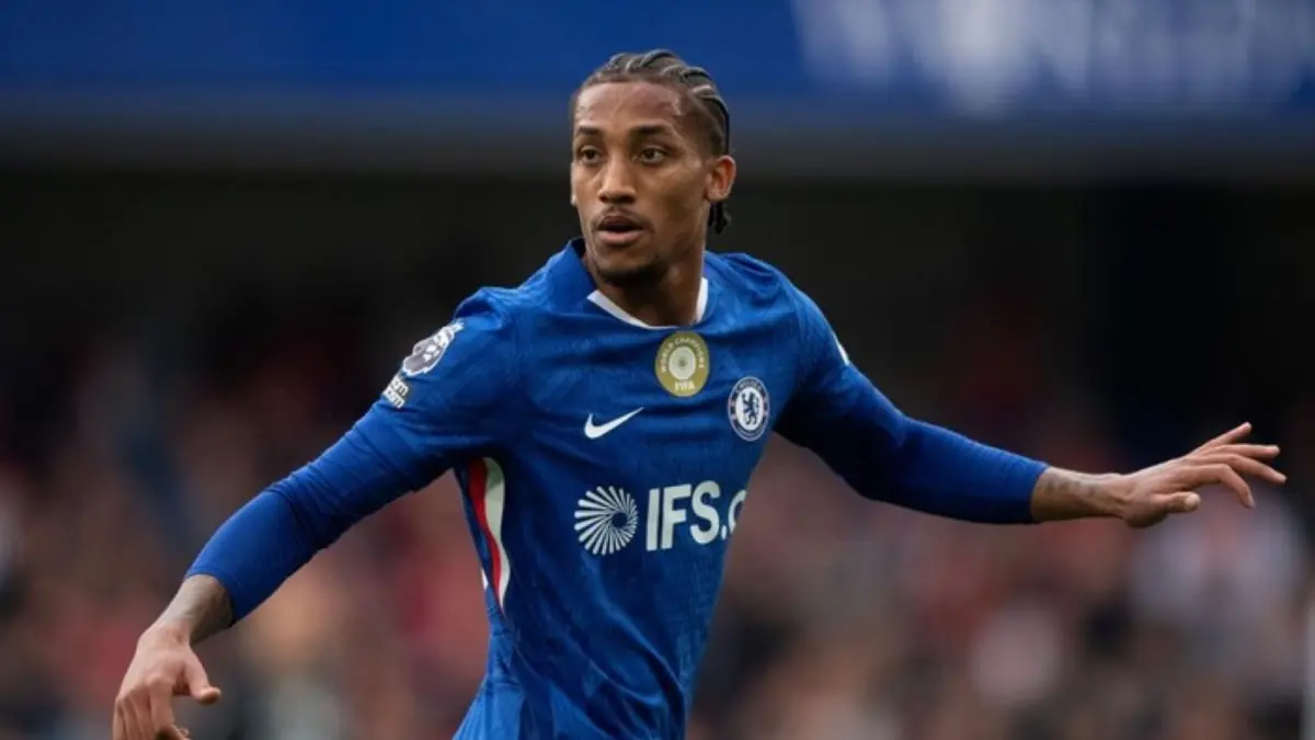 Joao Pedro menjadi target Barcelona pada bursa transfer musim panas ini. Namun Chelsea memilih mempertahankan striker asal Brasil tersebut dengan menyiapkan kontrak baru disertai kenaikan gaji signifikan.