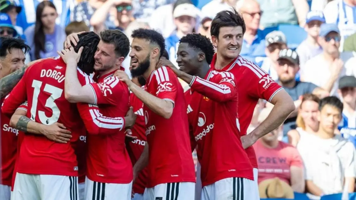 Manajer Manchester United Michael Carrick menyebut atmosfer positif dan kekompakan di ruang ganti menjadi modal utama Setan Merah menghadapi musim 20262027 setelah sukses mengamankan tiket Liga Champions musim lalu.