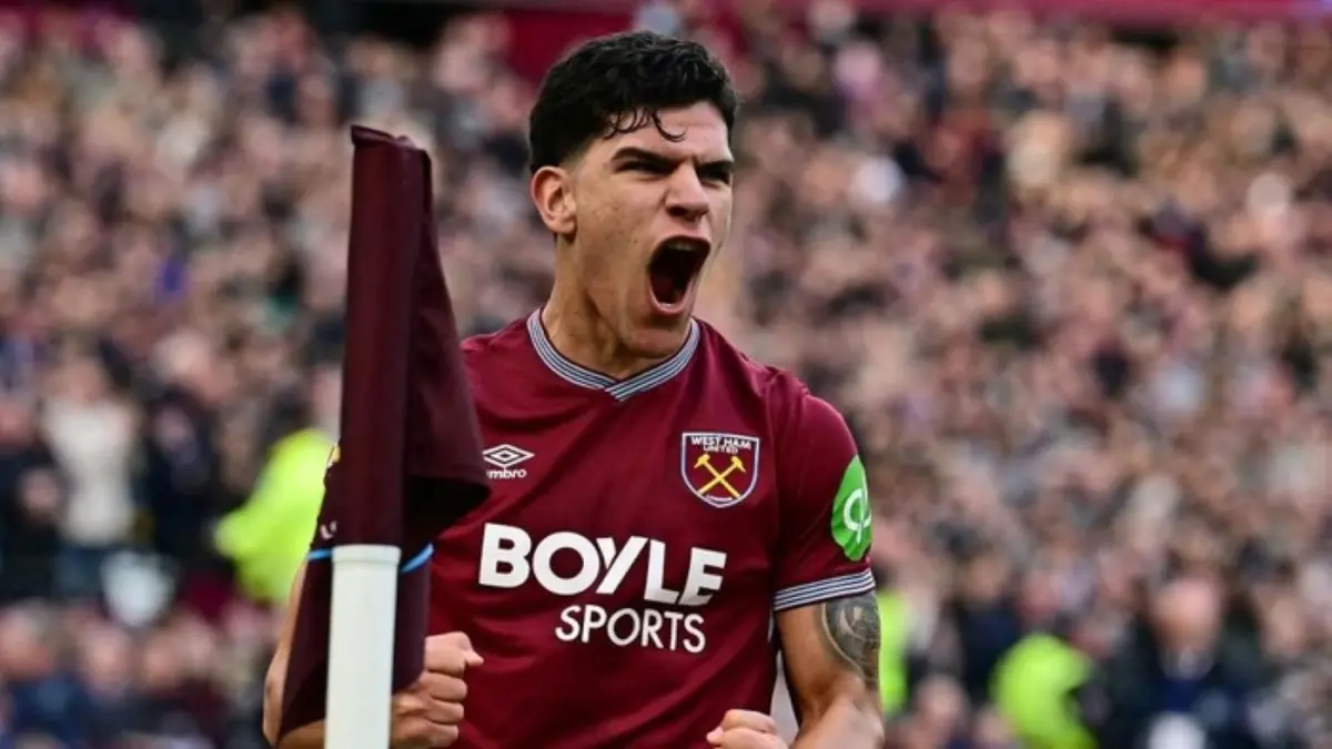 Mateus Fernandes resmi bergabung dengan Tottenham Hotspur usai ditebus dari West Ham United. Gelandang asal Portugal itu mengaku memilih Spurs karena pendekatan personal Roberto De Zerbi dan bujukan Pedro Porro.