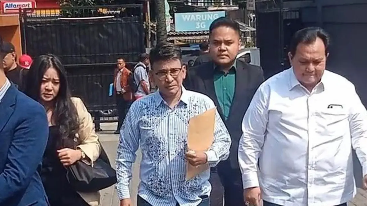 Ruben Onsu dipastikan tidak mengidap HIV. Kuasa hukumnya, Minola Sebayang, menunjukkan hasil pemeriksaan laboratorium yang menyatakan status HIV sang artis non-reaktif, sekaligus membantah isu yang beredar di media sosial.