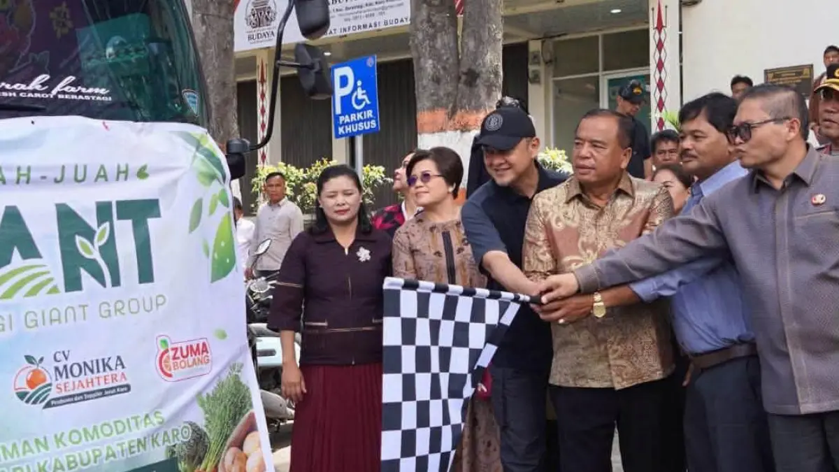 Bupati Karo Brigjen Pol. (Purn.) Dr. dr. Antonius Ginting, Sp.OG., M.Kes. membuka Business Matching Festival Bunga dan Buah 2026 di Berastagi. Forum ini mempertemukan investor, buyer, petani, UMKM dan perbankan untuk memperluas pasar komoditas hortikultura hingga ekspor.