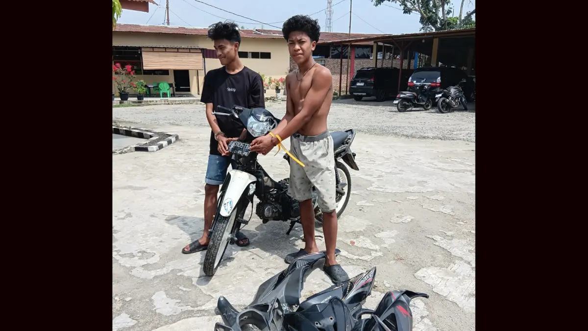 Dua bersaudara berinisial JR dan JW diamankan personel Polsek Dolok Batu Nanggar setelah diduga membobol kios dan mencuri sepeda motor yang kemudian disembunyikan di kebun kelapa sawit di kawasan Tebing Tinggi. 