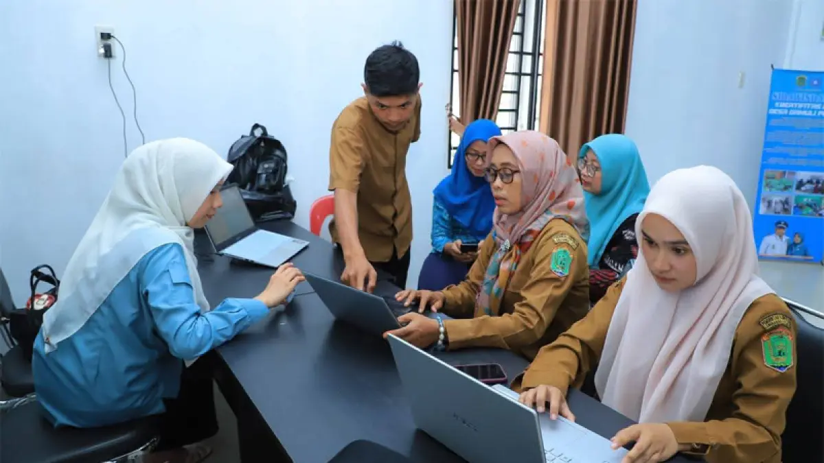 Pokja sedang pembelajaran mengenai pengisian Aplikasi Pokja Damuli Pekan.