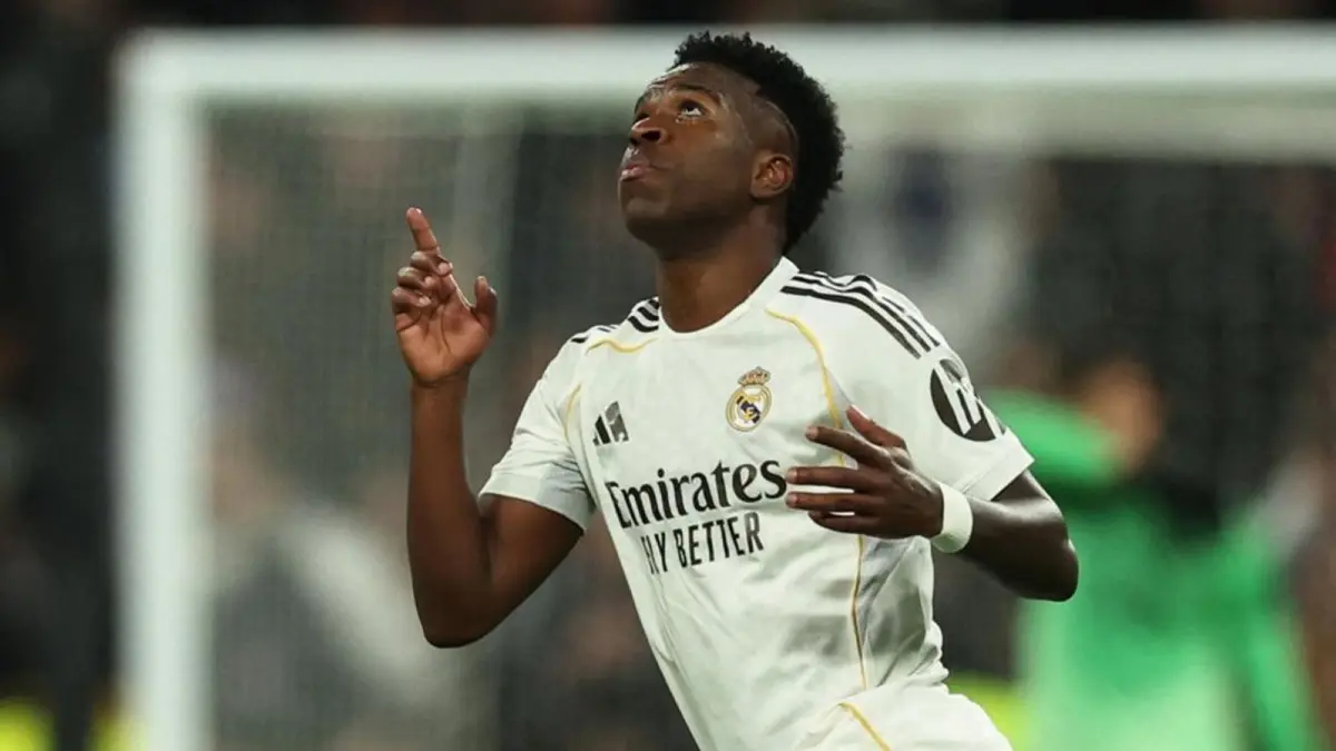 Vinicius Jr dikabarkan segera memperpanjang kontrak di Real Madrid. Tawaran gaji baru membuat bintang Brasil itu memilih bertahan di Santiago Bernabeu.