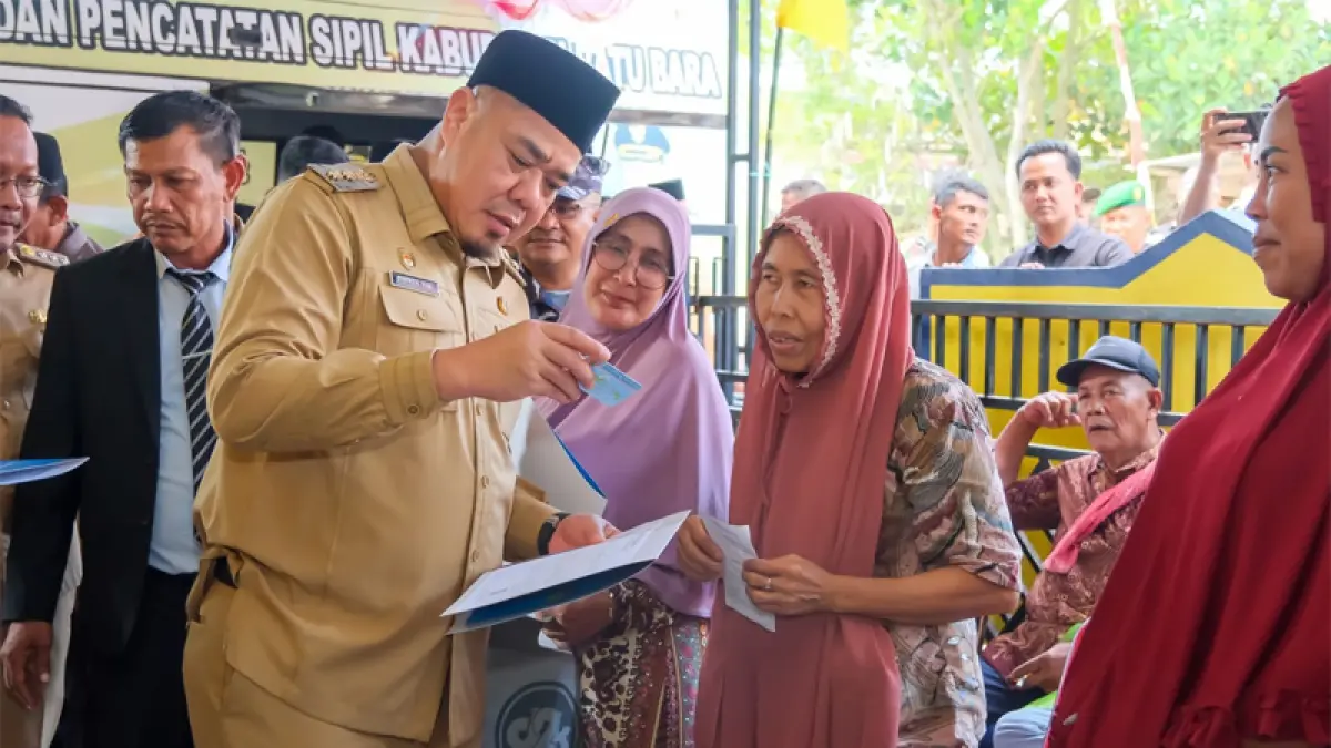 Wakil Bupati Batu Bara Syafrizal saat program Bupati Batu Bara Sinergi Melayani Masyarakat (BERLAYAR) di Desa Bandar Sono, Kecamatan Nibung Hangus.