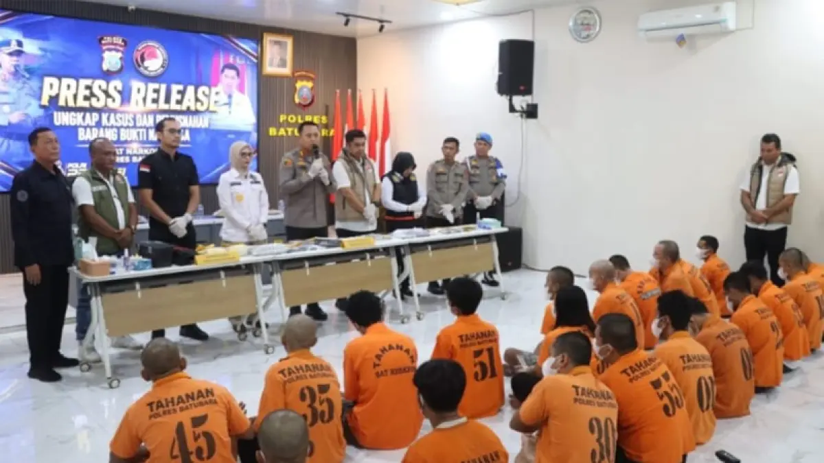 Kapolres Batu Bara AKBP Dony Satria Wicaksono saat pengungkapan 13 kasus narkoba.