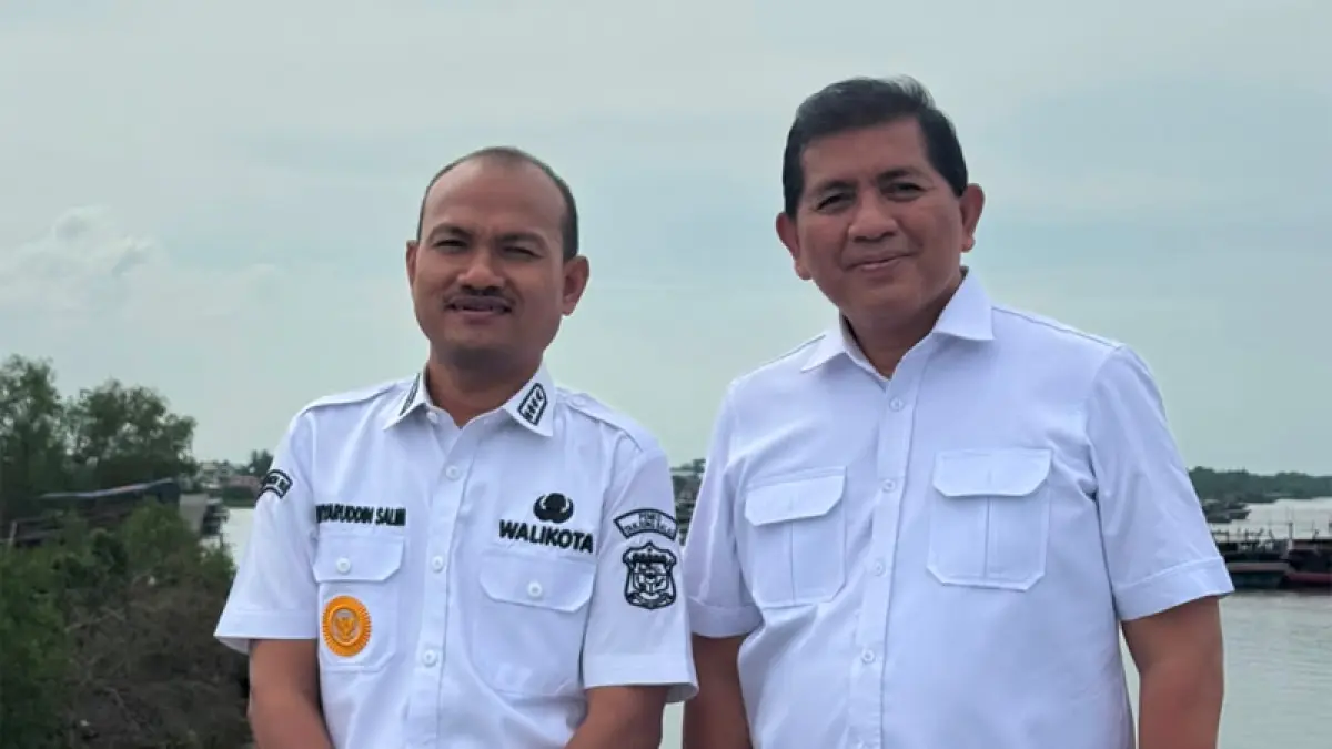 Mahyaruddin Salim mendampingi Kepala Kantor Wilayah BPN Provinsi Sumatera Utara Nugraha.