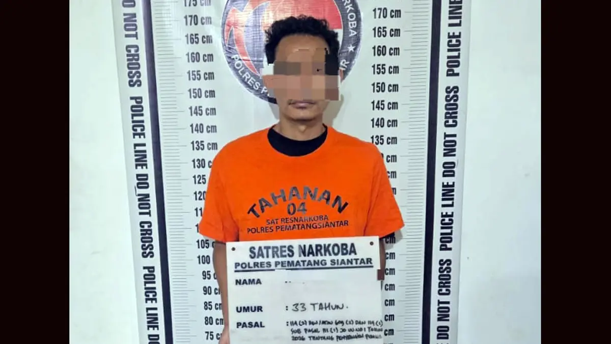 Residivis kasus narkotika berinisial RSP diamankan personel Satresnarkoba Polres Pematangsiantar setelah kedapatan membawa tiga paket sabu seberat 9,05 gram. Polisi masih memburu pemasok yang diduga berada di Kota Medan.