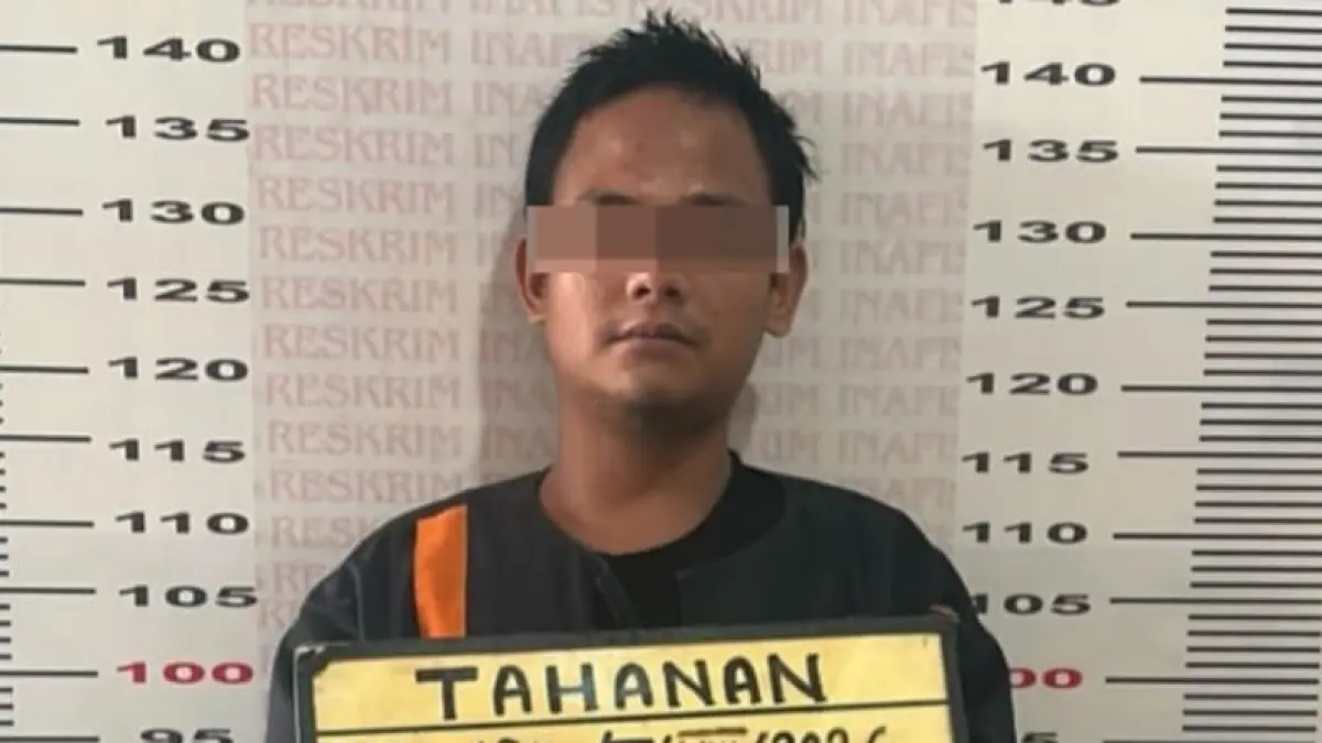 Tersangka MA saat diamankan polisi.