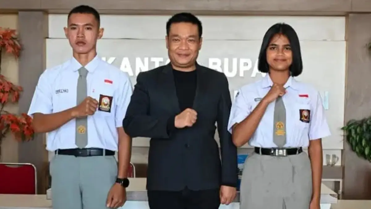 Wakil Humbahas: Bupati Humbahas Oloan Paniaran Nababan menerima dua pelajar yang lolos sebagai anggota Paskibraka Provinsi Sumatera Utara 2026 sebelum mengikuti pemusatan pelatihan.