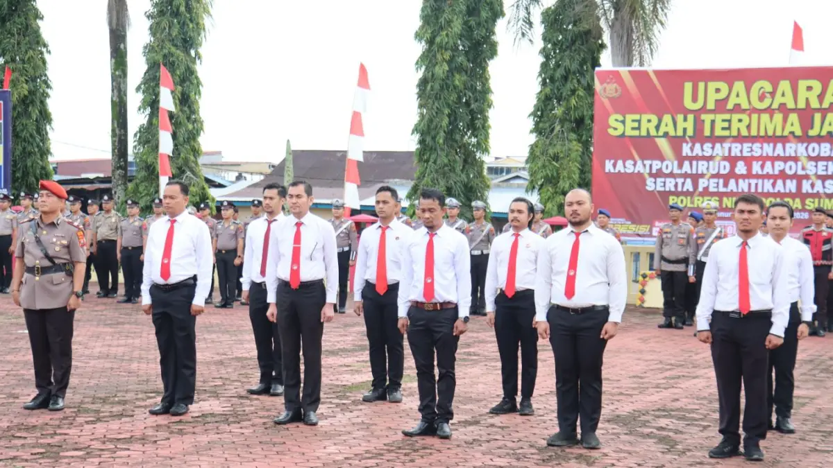 IPTU Welman Harico Sitompul, S.H Bersama Personil Sat Narkoba Polres Nias, menerima penghargaan atas prestasi dan kinerja dalam mengungkap kasus peredaran gelap narkotika.