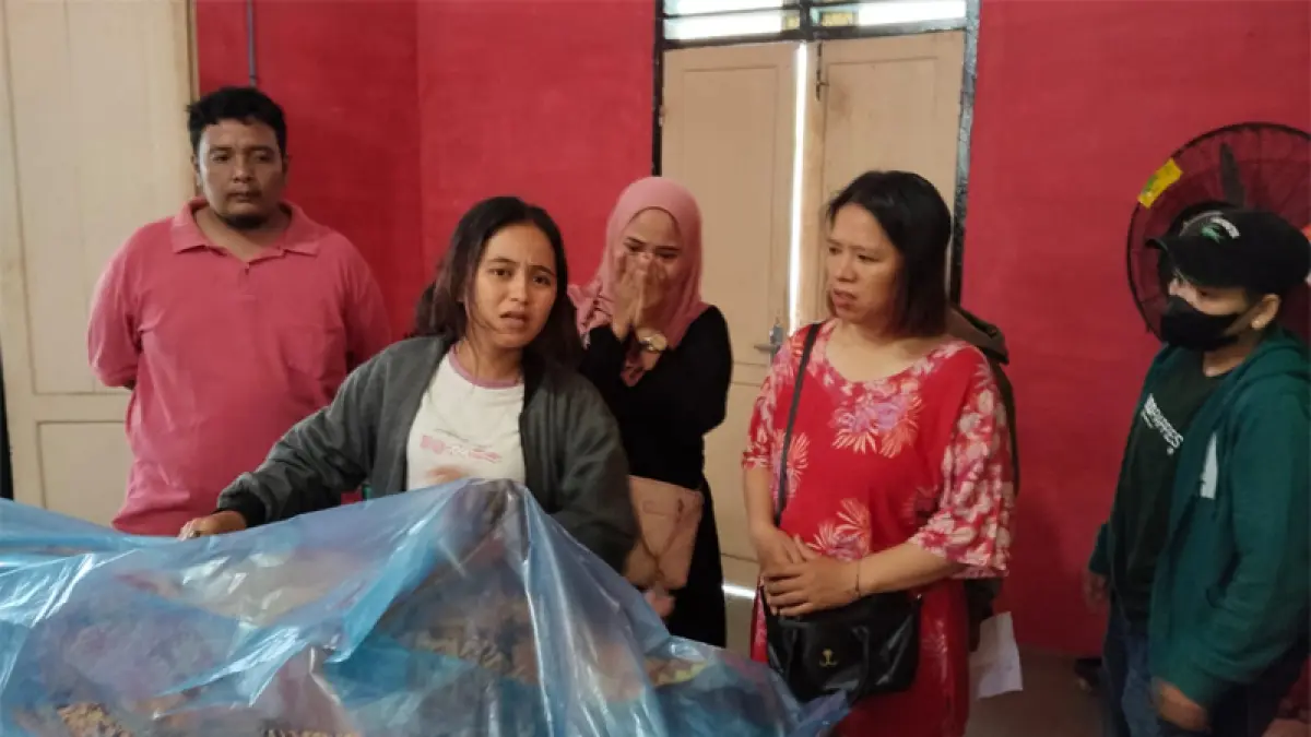 Seorang perempuan berinisial SM (32) ditemukan meninggal dunia di sebuah rumah di Jl. Bukit Simarsayang, Kelurahan Losung Batu, Kec. P.Sidimpuan Hutaimbaru, Kota Padangsidimpuan.