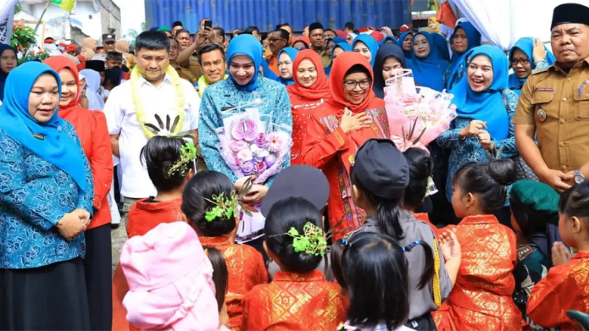 Bupati Labuhanbatu Utara Dr. H. Hendri Yanto Sitorus, bersama Wakil Bupati Dr. H. Samsul Tanjung, menyambut Tim Evaluasi PKK Tingkat Provinsi Sumatera Utara di Desa Damuli Pekan.