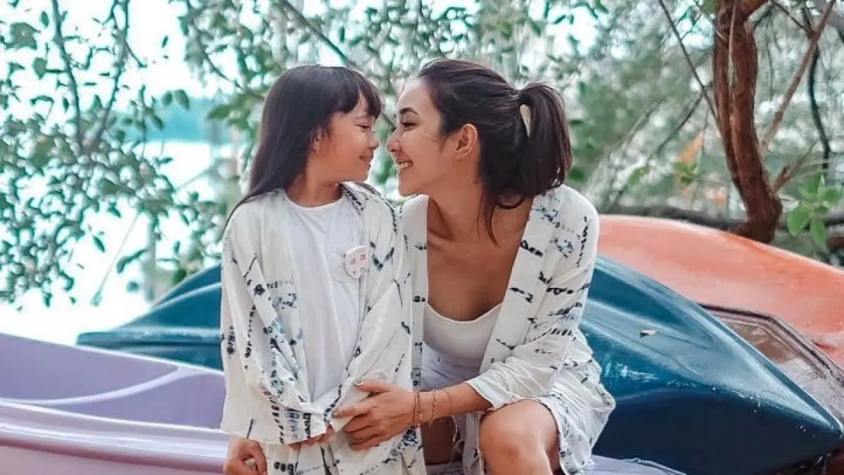 Gisel dan putrinya Gempi.