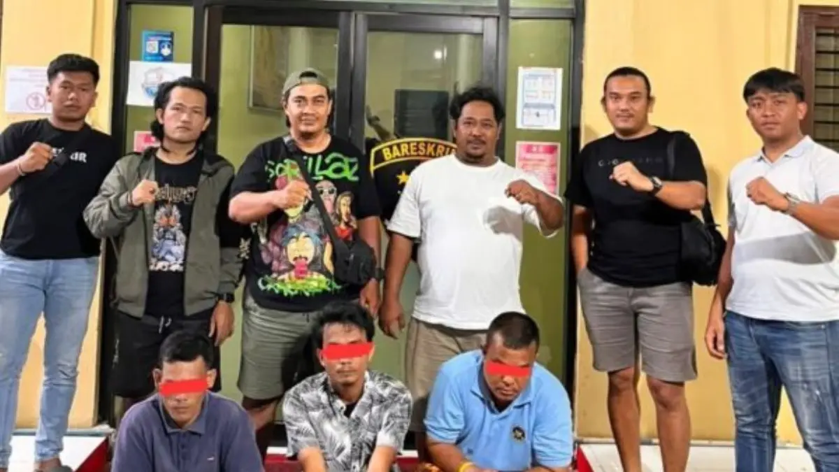 Para Tersangka saat diamankan polisi.