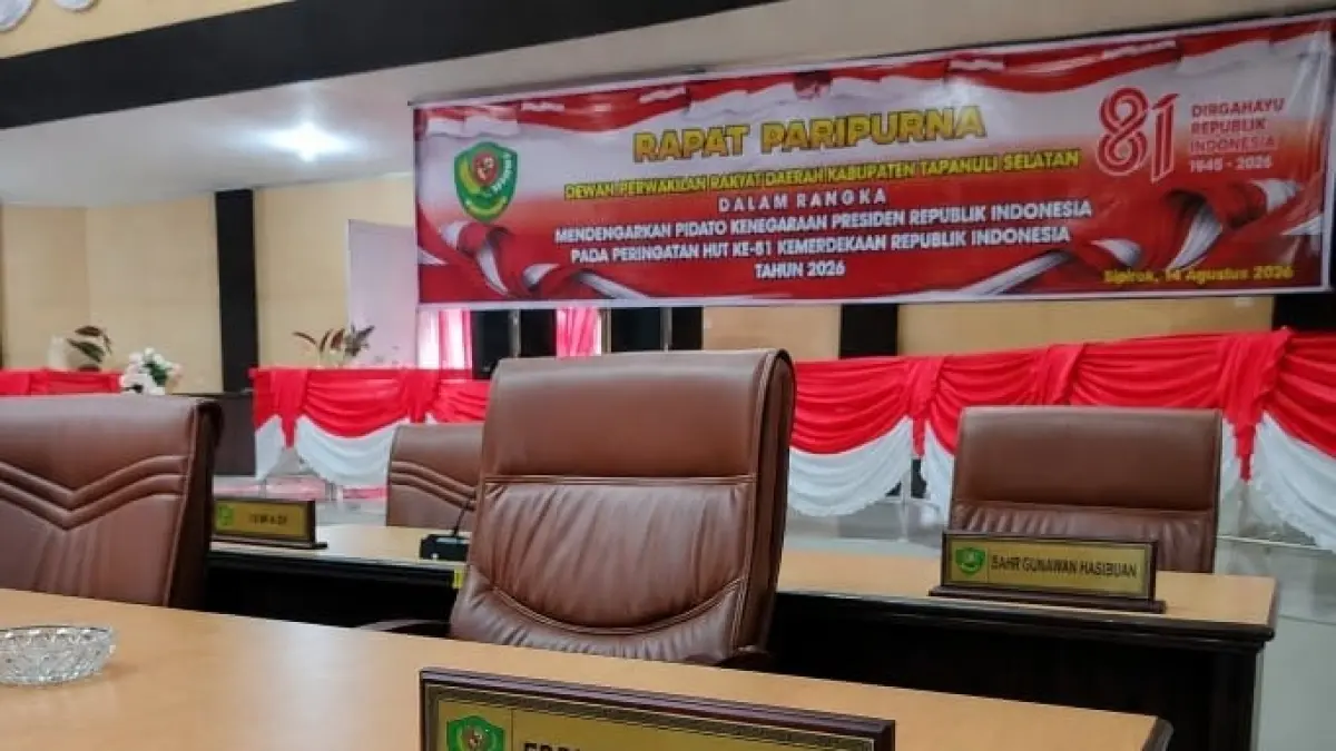 Nama Eddi Sullam Siregar masih berada di meja rapat anggota DPRD dalam persiapan agenda mendengarkan Pidato Kenegaraan Presiden RI dalam rangka HUT ke-81 Kemerdekaan RI.