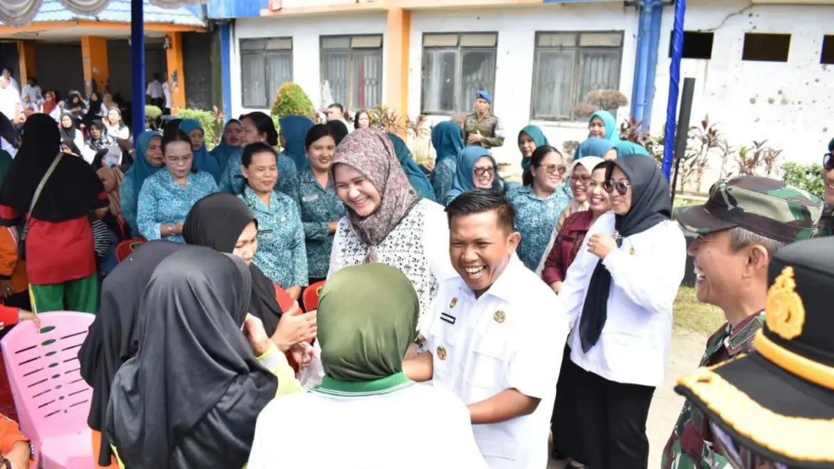 Wali Kota Sibolga Akhmad Syukri Nazry Penarik menyapa warga di kegiatan Active Case Finding (ACF) Tuberkulosis, di Pelataran Rusunawa Kota Sibolga, Jalan Merpati, Kelurahan Aek Manis, Kecamatan Sibolga Selatan.