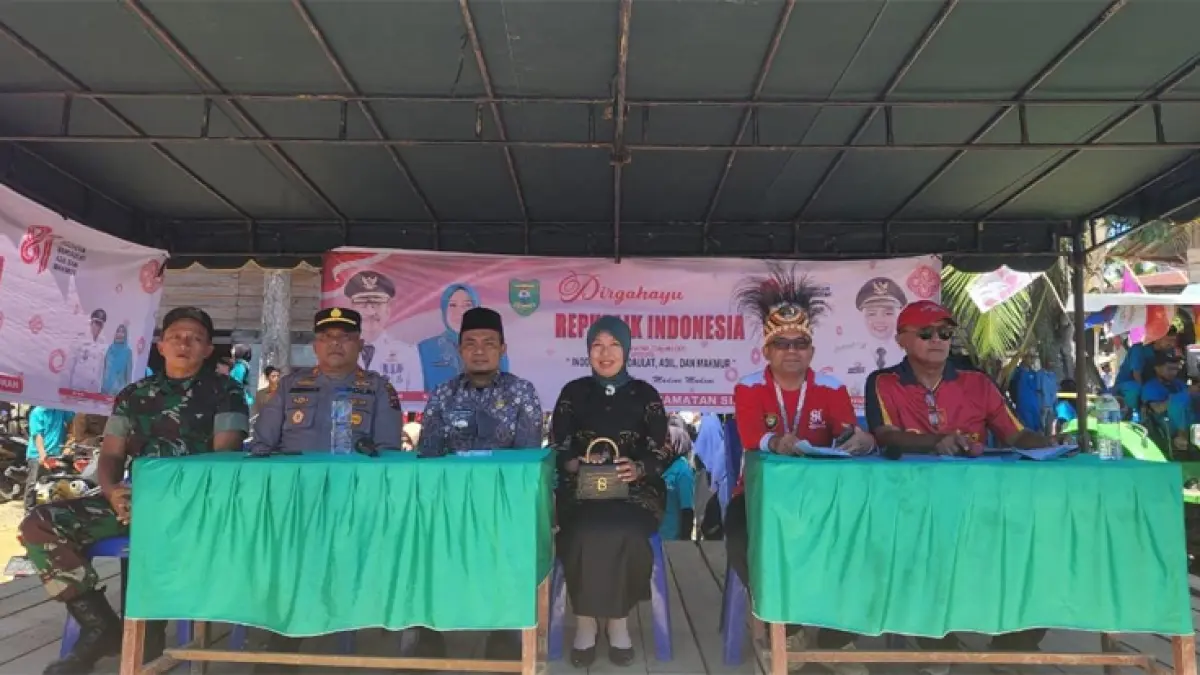 Camat Sinunukan, Abdi Putra Negara dan Forkopimca meriahkan HUT ke-81 dengan Karnaval diikuti 3.600 peserta, berpusat di Alun-alun Kecamatan Sinunukan, Desa Widodaren.