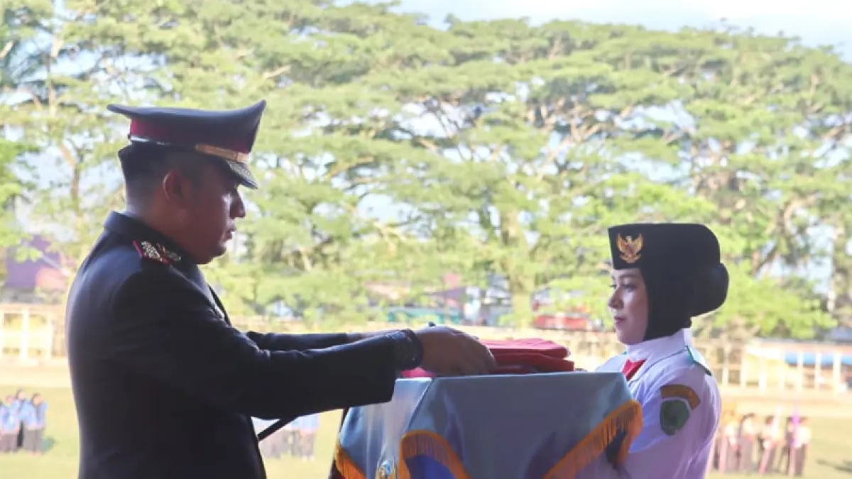 Kapolres &nbsp;Padangsidimpuan AKBP Noval N.G. Desky, bertindak jadi Irup penurunan bendera merah putih di HUT ke-81 Kemerdekaan RI.