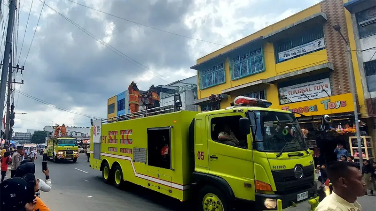 Karnaval Merah Putih dalam rangka HUT Ke-81 Kemerdekaan Republik Indonesia dimeriahkan berbagai elemen masyarakat Siantar termasuk dari PT STTC.
