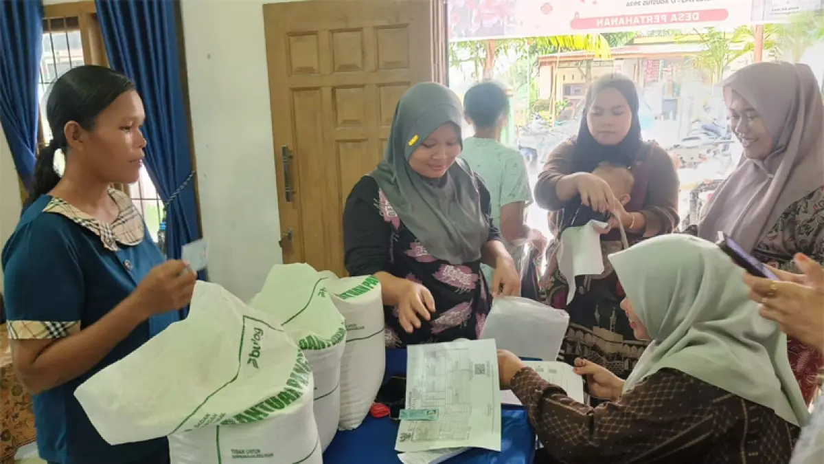 Perum Bulog kantor cabang Asahan mulai menyalurkan Bantuan Pangan (Banpang) berupa beras kepada penerima bantuan pangan (PBP) di Kabupaten Asahan.