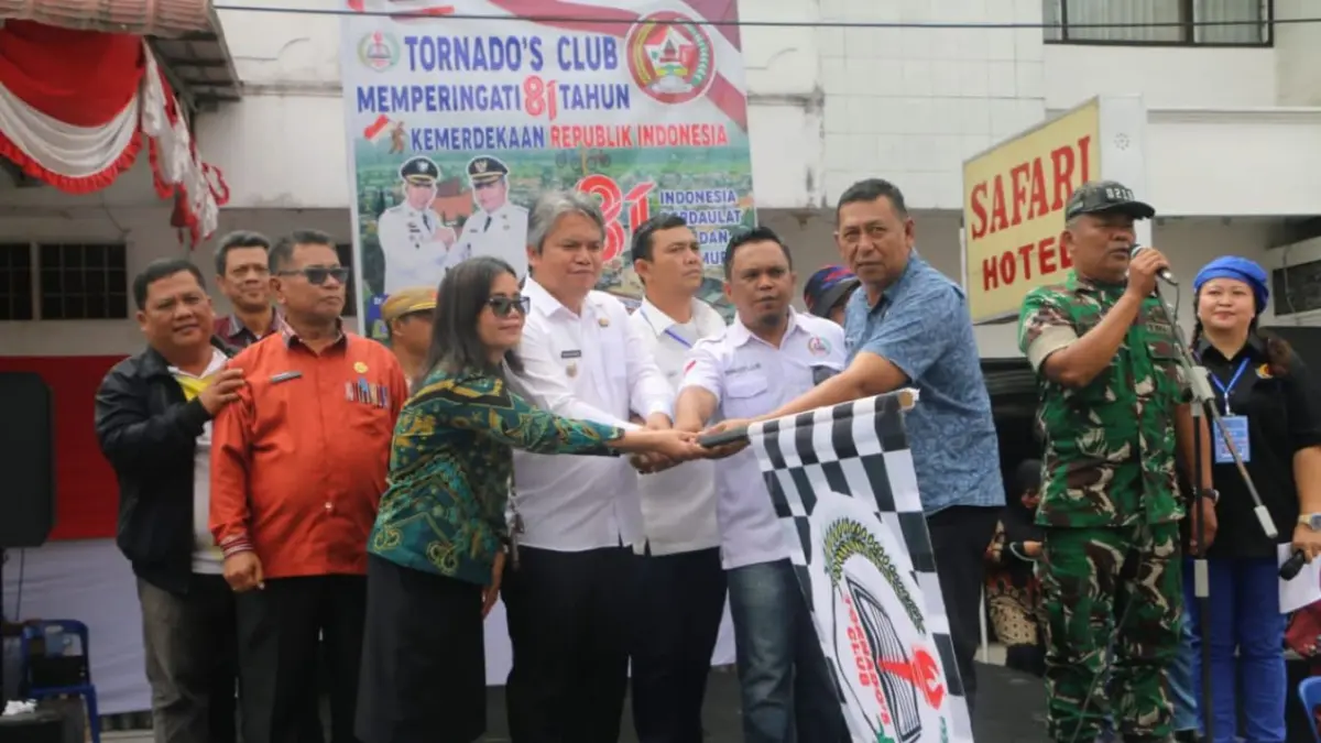 Pembukaan resmi Festival Drumband Piala Bupati Tapanuli Utara oleh Wakil Bupati Tapanuli Utara, Dr. Deni Parlindungan Lumbantoruan, M.Eng., di Kota Tarutung, Kamis (13/8/2026).

