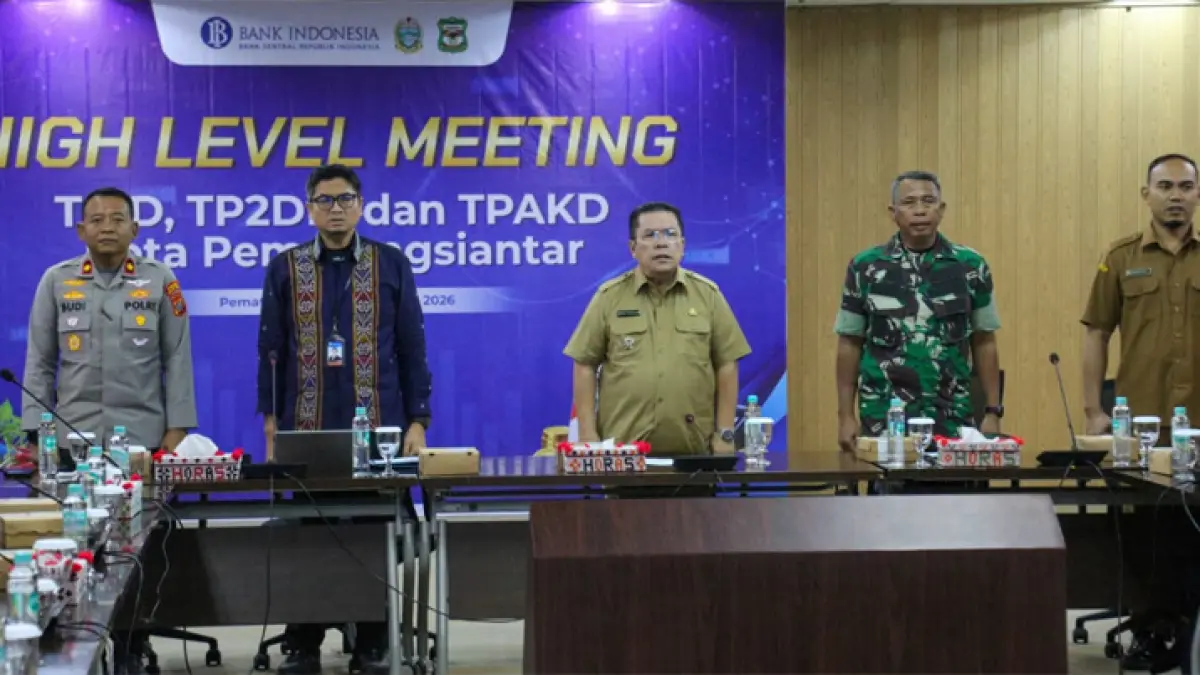 Wali Kota Pematangsiantar Wesly Silalahi SH MKn menghadiri High Level Meeting.