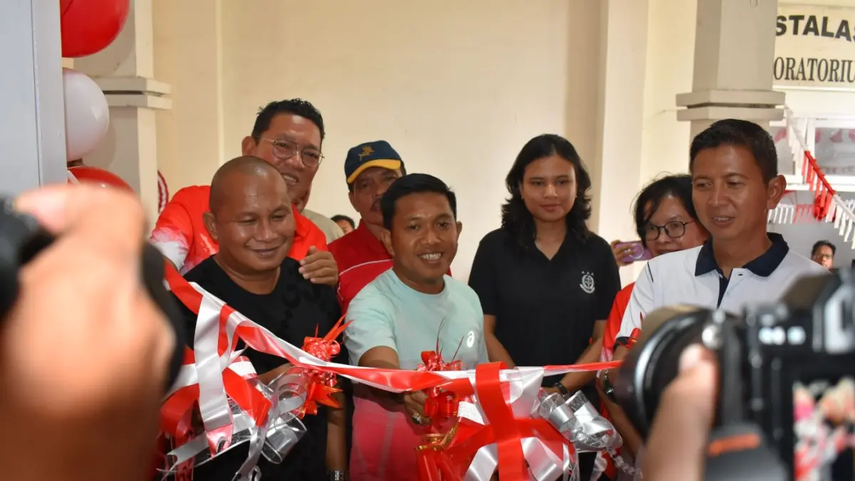 Wali Kota Sibolga Akhmad Syukri Nazry Penarik meresmikan Poli Kulit kelamin dan estetika RSU FL Tobing Sibolga.