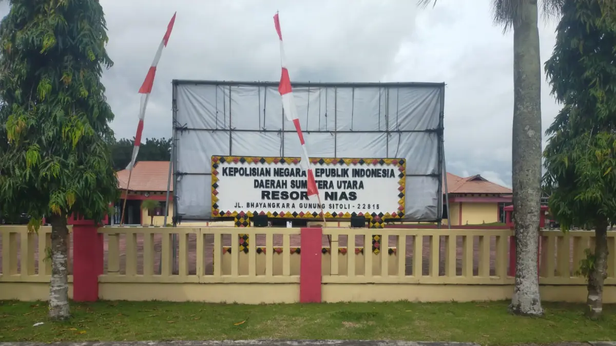 Kantor Mapolres Nias, di Jalan Bhayangkara No 1 Kelurahan Ilir Kecamatan Gunungsitoli.