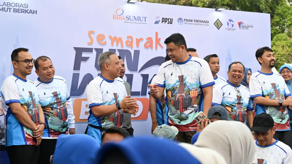 Gubernur Sumatera Utara, Muhammad Bobby Afif Nasution menghadiri Semarak Funwalk BUMD yang digelar oleh 6 Badan Usaha Milik Daerah Provinsi Sumatera Utara berpusat di pelataran pakir Bank Sumut.
