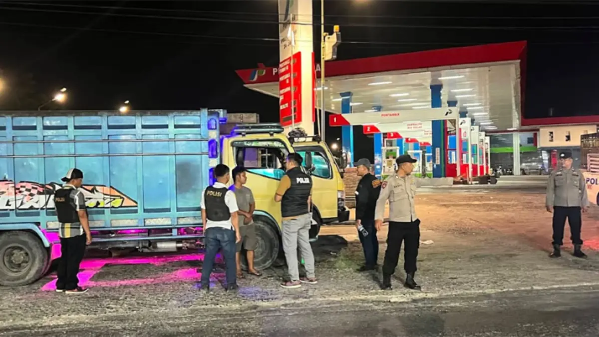  Personil Polsek Na IX-Xmelaksanakan patroli Unit Reaksi Cepat (URC) di sepanjang Jalan Lintas Sumatera (Jalinsum), tepatnya di Desa Simpang Marbau. 