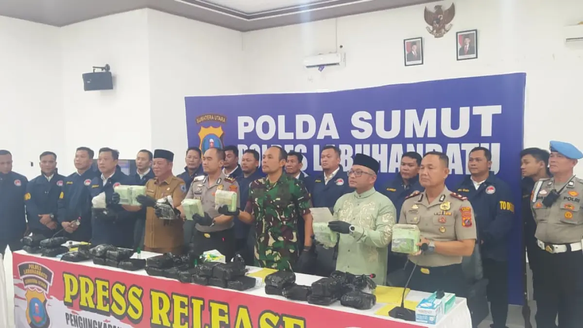 Kapolres Labuhanbatu AKBP Wahyu Endrajaya SIK MSi saat melakukan konfrensi pers di Aula Yanpiter Mapolres. 