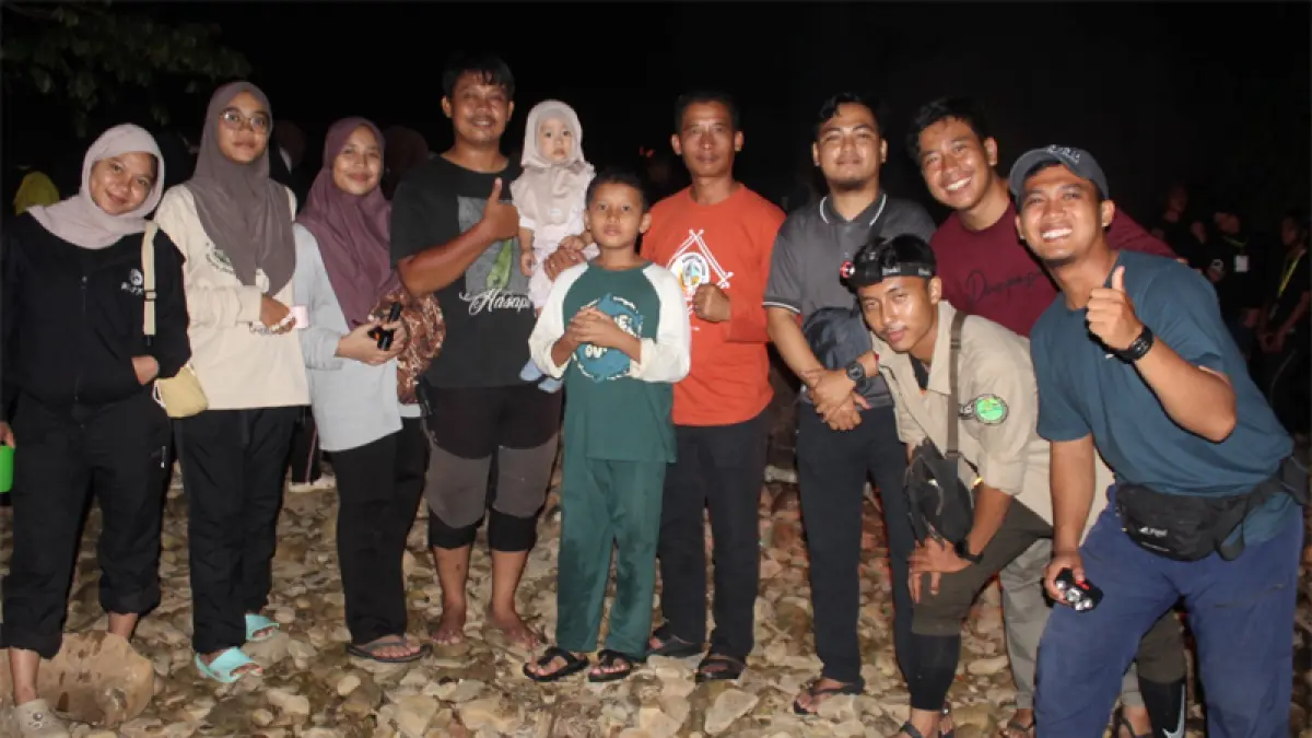 Kepala SMA Negeri 1 Kualuh Hulu, Pirman Mulatua Ritonga saat kegiatan Wadah Pencinta Alam dan Lingkungan.