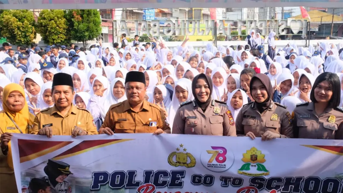 Polwan Polres Tanjungbalai Police Go to School di SMP Negeri 1 dan SMP Swasta Yayasan Perguruan Sisingamangaraja.