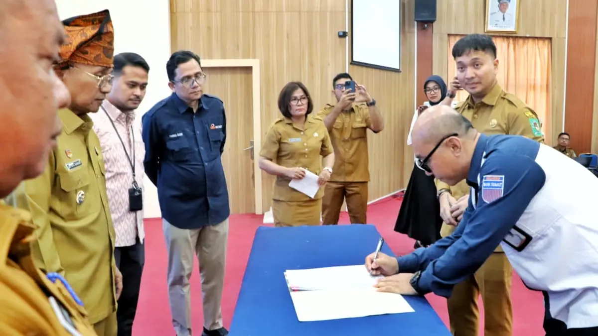 Bupati Simalungun Anton Achmad Saragih meluncurkan QRIS Dinamis Pajak Daerah, QRISPATI, dan Smart Cash Simalungun dalam HLM P2DD 2026, Senin (24/8/2026).