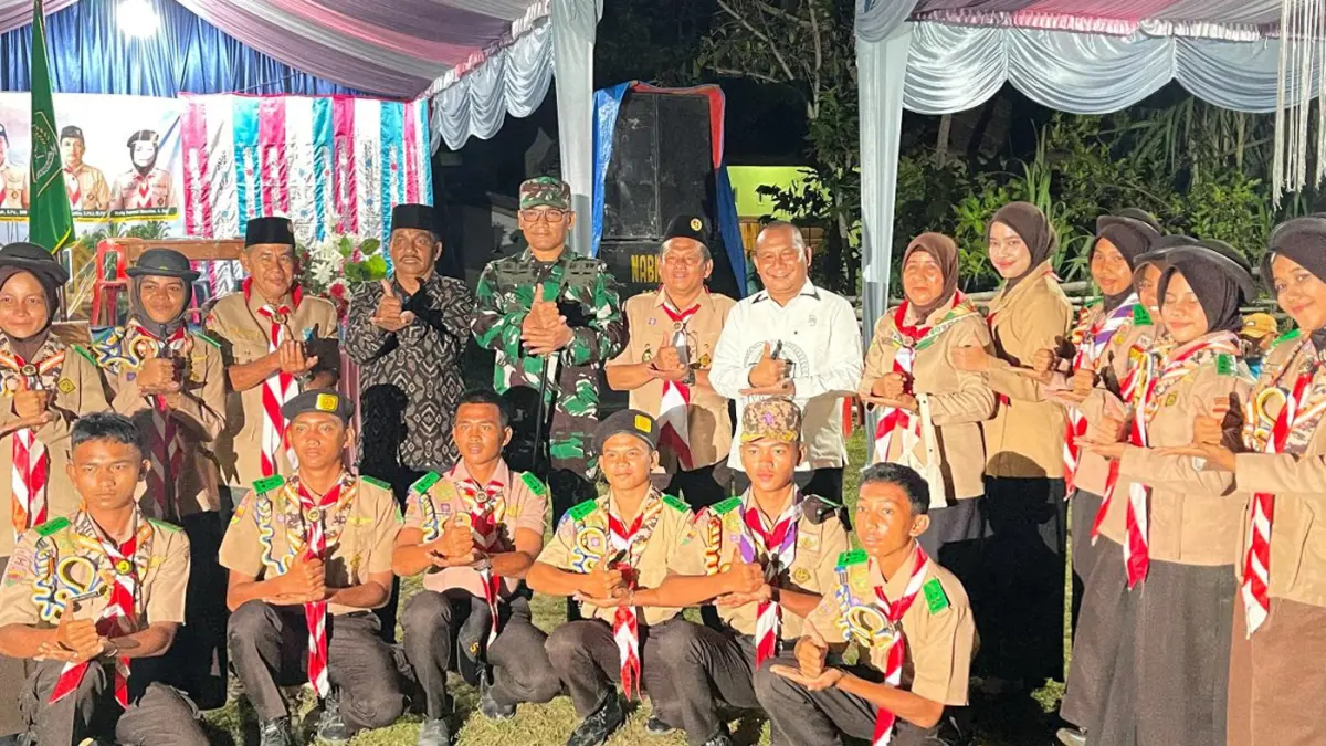 Kepala Kantor Kemenag Tapteng Awaluddin Habibi Siregar bersama jajaran Kemenag, kepala madrasah, panitia dan pembina pada Perkemahan Gebyar Madrasah 2026 di Barus.