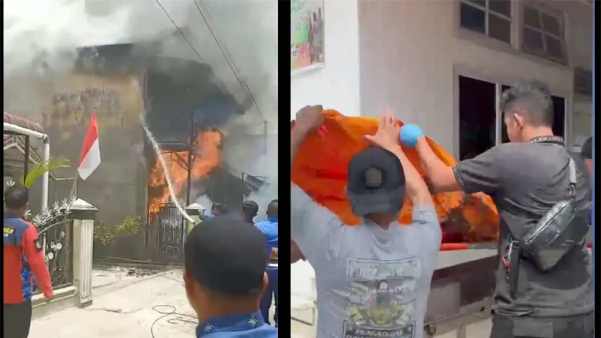 Petugas Damkar berusaha memadamkan api di Jalan Sutan Soripada Mulia Gg Melati, Kelurahan Sadabuan, Kecaamatan Padangsidimpuan Utara, Kota Padangsidimpuan.