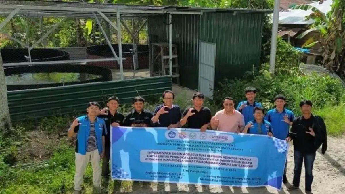 Tim PKM Unimed memasang aerator bertenaga surya di kolam budidaya ikan BUMDes Gorat Pallombuan, Kabupaten Samosir. 