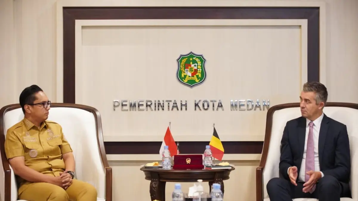 Wali Kota Medan Rico Tri Putra Bayu Waas menerima kunjungan kehormatan Duta Besar Belgia untuk Indonesia David Jordens di Balai Kota Medan, Senin (24/8/2026).