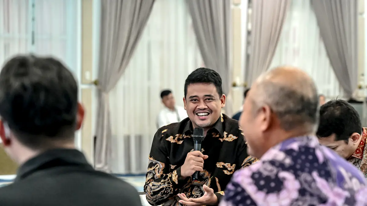 Gubernur Sumatera Utara Muhammad Bobby Afif Nasution didampingi Pj Sekdaprov Sumut Timur Tumanggor dan sejumlah pimpinan BUMD menerima audiensi jajaran BEI dan Mandiri Sekuritas terkait rencana penerbitan obligasi daerah serta pencarian dana BUMD di Aula Tengku Rizal Nurdin, Medan, Rabu (26/8/2026).