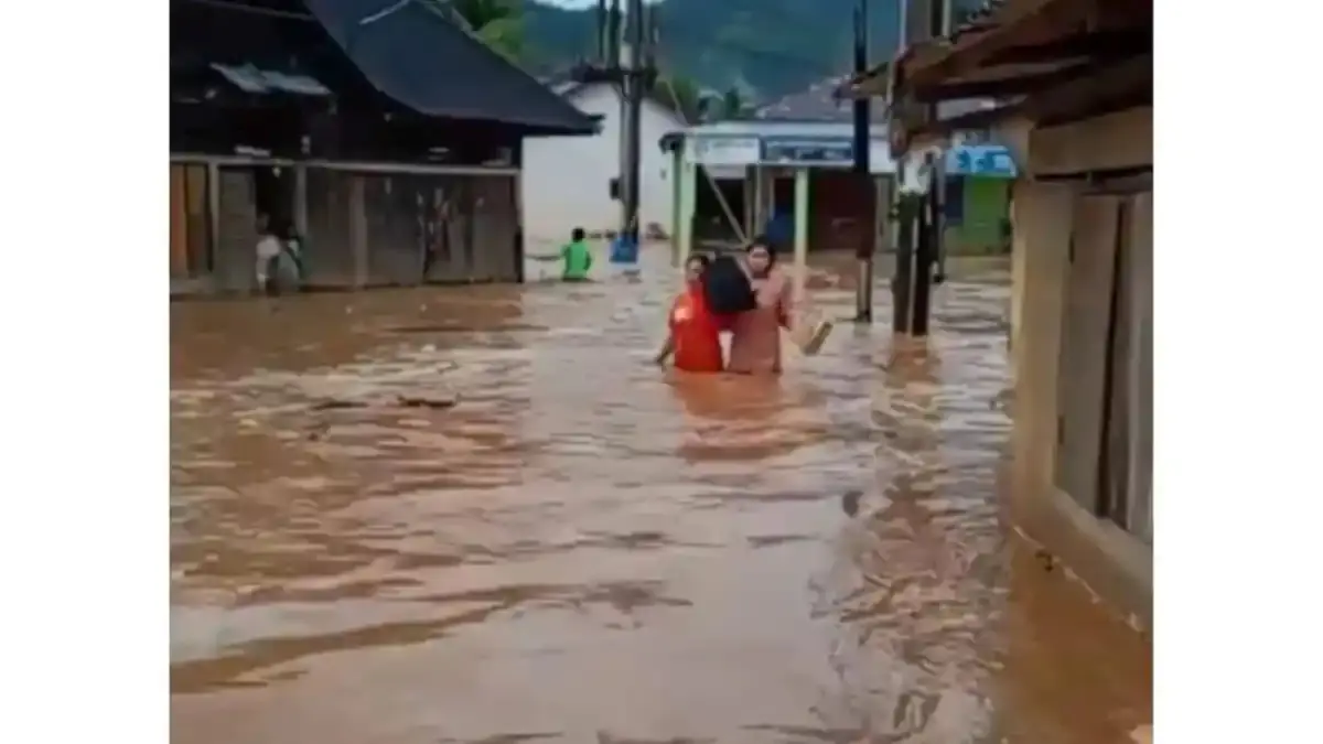 Banjir kembali menerjang Kecamatan Tukka, Tapanuli Tengah, Sabtu (14/3/2026). Sembilan bulan pascabencana November 2025, sejumlah lahan pertanian dan infrastruktur pengendali banjir masih dalam penanganan. 